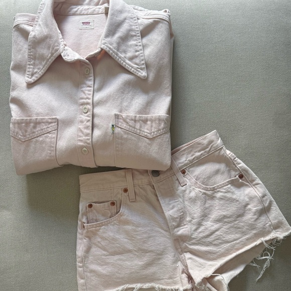 Levi's Set Light Pink Denim Shorts with oversized Denim Shirt - Picture 1 of 6
